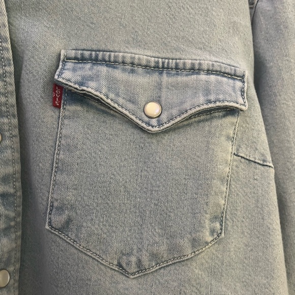 levi’s NWT size large blue denim pearl button up shirt - Picture 9 of 9